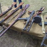 Чего тут только нет!
Слева направо - Mauser 98k, СВТ-40, винтовка Мосина обр.1891/30, ППС-43, ППШ, АКМ