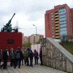 У памятного знака "Зенитное орудие"