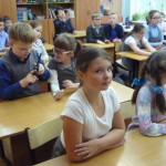 В руках - настоящий "наган"