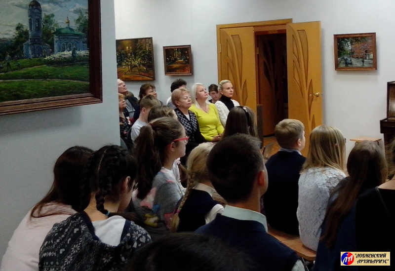 Среди пришедших на краеведческую встречу - заместитель Главы Администрации города Лобня А.А.Куманова и начальник Управления культуры Т.Ю.Доцук