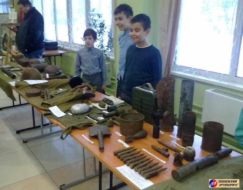 Большую помощь в проведении выставки оказали воспитанники ДЮО "Каскад".